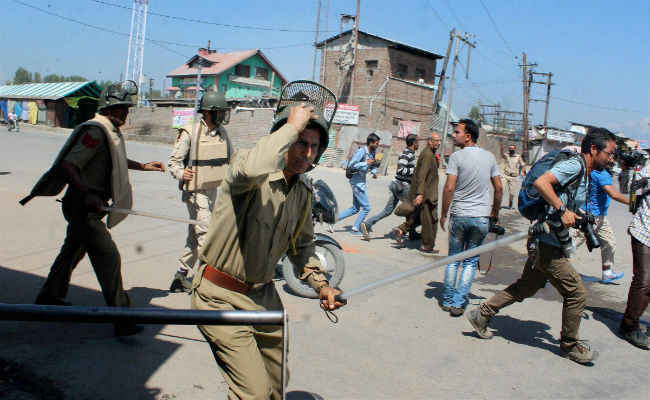 कश्मीर में युवक की मौत, मृतकों की संख्या बढ़कर 71 हुई