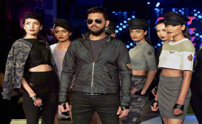युवराज के साथ रैंप पर उतरे क्रिकेटर, किया कैटवॉक