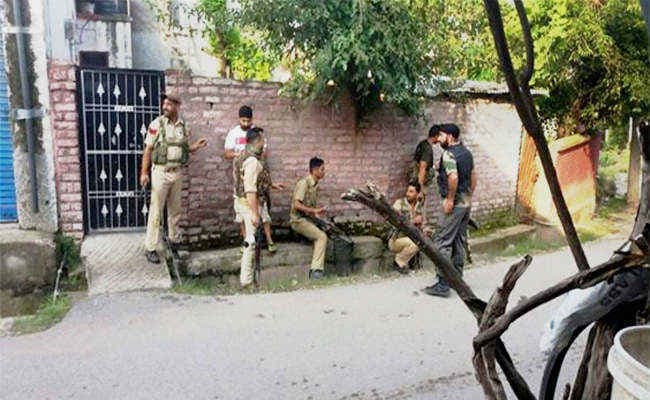 J&K: सेना ने घुसपैठ की कोशिश नाकाम की, चार आतंकवादी ढेर, एक पुलिसकर्मी शहीद