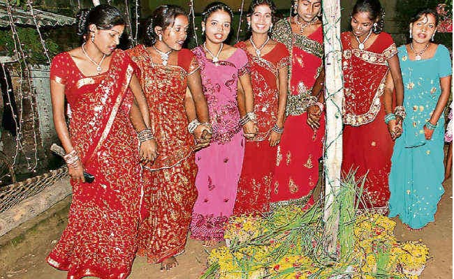 Karma Puja 2020: आज है भाई-बहन का पर्व करमा पूजा, यहां जानें करमा पूजा से जुड़ी पूरी जानकारी…