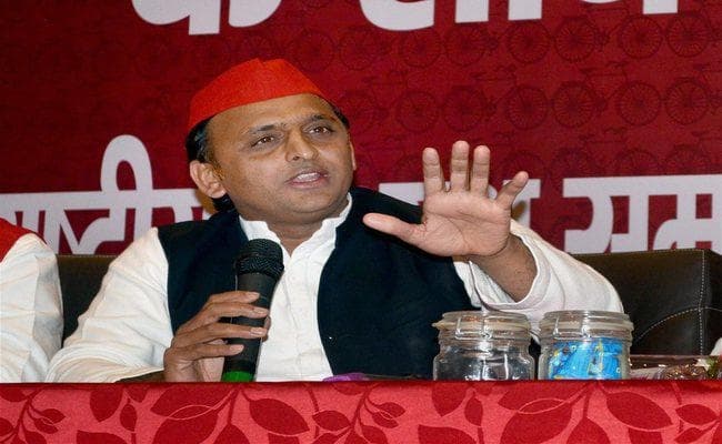 चाचा शिवपाल से रस्साकशी के बीच मोहब्बत की नगरी में अखिलेश ने फिर पहना सपा का ताज