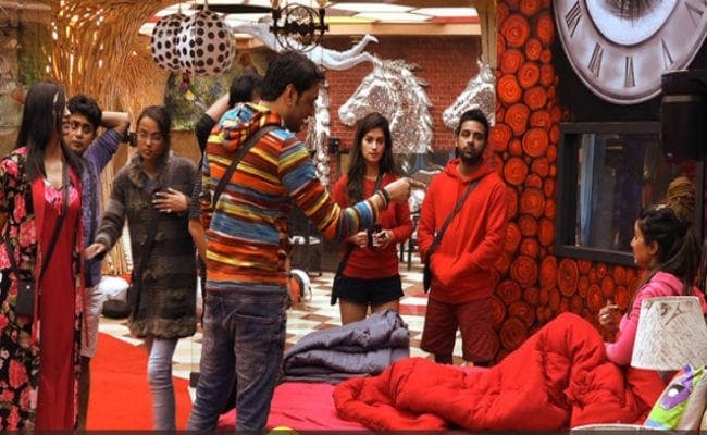 Bigg Boss: हीना ने विकास को कह दिया ”भीगी बिल्ली”, अर्शी पर भड़की सपना चौधरी