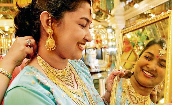 धनतेरस कल : किस वक्त किस चीज की खरीदारी होगी बेहतर, आपकी राशि के आधार पर करें खरीदारी