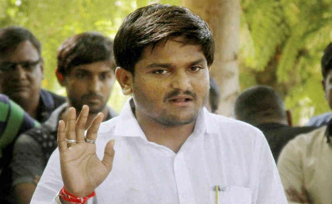 पाटीदार नेता हार्दिक पटेल को ”डबल झटका”, दो सहयोगियों ने भाजपा का दामन थामा