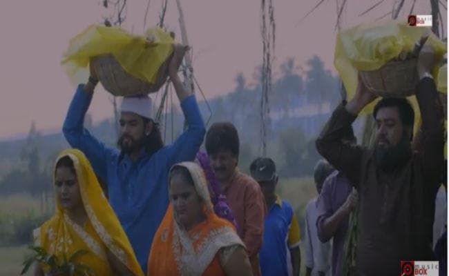 VIRAL SONG : मजहब की बंदिशों को तोड़ता कल्पना पटवारी का छठपर्व का ये वीडियो VIRAL SONG : मजहब की बंदिशों को तोड़ता कल्पना पटवारी का छठपर्व का ये वीडियो