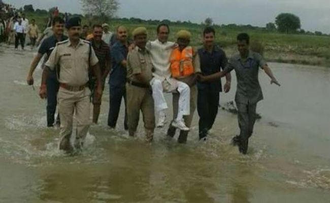 जब शिवराज बोले- अमेरिका से बेहतर हैं एमपी की सड़कें, तो लोगों ने दिया करारा जवाब