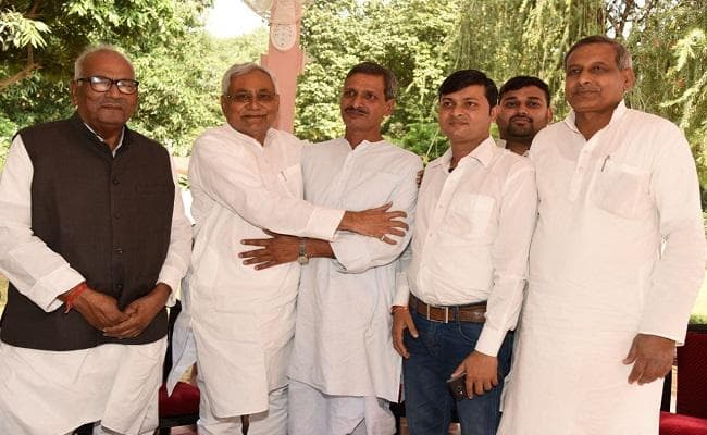 बाल विवाह, दहेज प्रथा के खिलाफ अभियान में पूर्व प्रधानाध्यापक हरींद्र सिंह की ली जायेगी सक्रिय सहभागिता : CM नीतीश