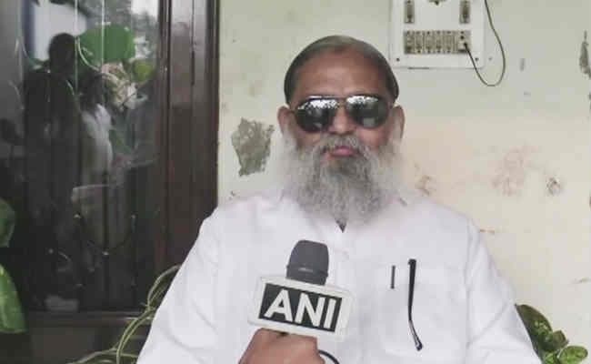 ”राहुल गांधी के लिए कांग्रेस के कार्यकर्त्ता व कुत्ते सब बराबर” : विज का विवादित बयान