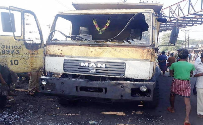 धनबाद में सड़क दुर्घटना में बीसीसीएल कर्मी की मौत, एनएच-32 जाम