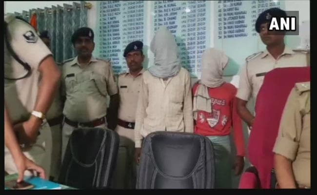 बिहार से कोलकाता जा रहे ब्रिटिश दंपती से दुर्व्यवहार मामले में दो बदमाश गिरफ्तार