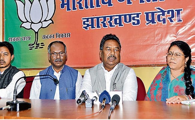 झारखंड: पत्थलगड़ी आदिवासी परंपरा, सरकार केवल फरजी पत्थलगड़ी के खिलाफ : नीलकंठ मुंडा
