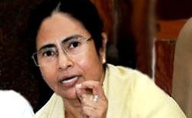 दिल्ली में स्मॉग पर केजरीवाल के बचाव में उतरीं ममता बनर्जी, जानें, प्रदूषण से निबटने के लिए दी कौन सी सलाह
