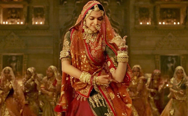 फिल्म उद्योग से जुड़े संघों ने ”पद्मावती” का किया समर्थन, सरकार की चुप्पी पर उठाया सवाल