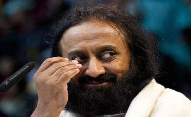 अयोध्या विवाद में मध्यस्थ के तौर पर अपनी इच्छा से शामिल हूं : श्रीश्री रवि शंकर