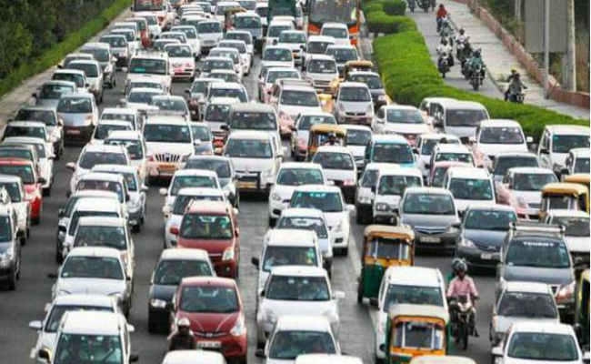 दिल्ली प्रदूषण : NGT ने लगायी फटकार, कहा – महिलाओं के लिए स्पेशल बसें क्यों नहीं चला सकते