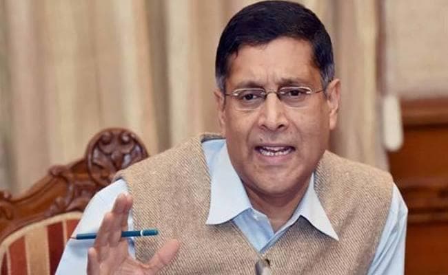 GST की 12 आैर 18 फीसदी के टैक्स दर को आपस में मिला सकती है सरकार