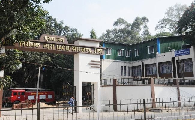डोरंडा के सहायक डाक अधीक्षक ले रहे थे 25 हजार की रिश्वत, ACB ने रंगे हाथ धर दबोचा