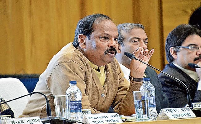 झारखंड : हर अधिकारी एक गांव को ले गोद और हर रविवार गोद लिये गये गांव में जायें : सीएम