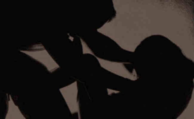 कोलकाता के जीडी बिरला सेंटर फॉर एजुकेशन में दो शिक्षकों ने किया 4 साल की बच्ची से बलात्कार, पकड़े गये कोलकाता के जीडी बिरला सेंटर फॉर एजुकेशन में दो शिक्षकों ने किया 4 साल की बच्ची से बलात्कार, पकड़े गये