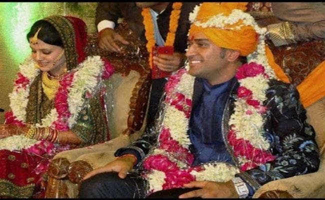 गुपचुप शादी करने के मामले में भी विराट कोहली से आगे महेंद्र सिंह धौनी