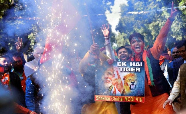गुजरात में भाजपा छठी बार ताजपोशी की ओर , कांग्रेस के हाथ से फिसला हिमाचल
