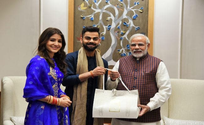 VIDEO : प्रधानमंत्री मोदी से मिले विराट-अनुष्का, रिसेप्शन में आने के लिए दिया न्योता