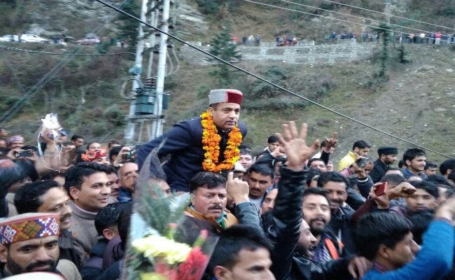 प्रेम कुमार धूमल और जयराम ठाकुर के समर्थक भिड़े, सीएम के नाम को लेकर सस्पेंस