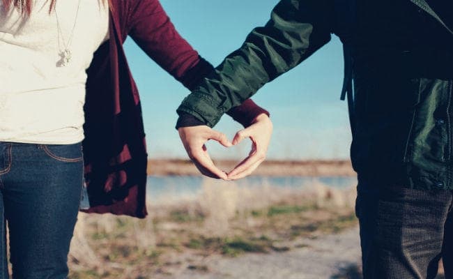 सेक्स को प्यार के चरम के रूप में पेश कर रहे हैं मीडिया और इंटरनेट : कोर्ट