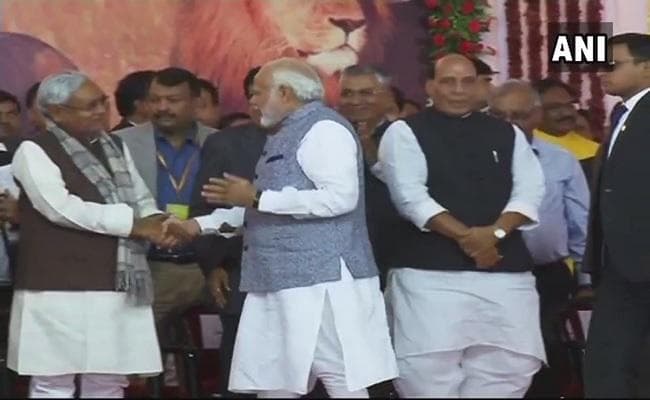 रुपाणी के शपथ ग्रहण समारोह में नीतीश के शामिल होने के सियासी मायने
