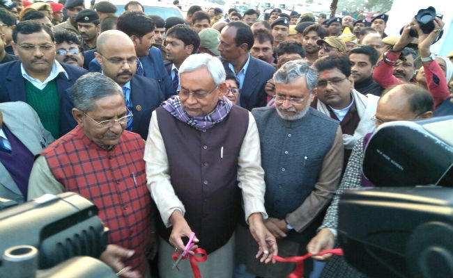 मुख्यमंत्री ने मीठापुर-चिरैयाटांड़ फ्लाई ओवर को जोड़नेवाले नवनिर्मित स्टेशन रोड फ्लाईओवर को किया जनता को समर्पित