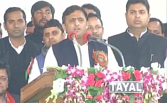 मुलायम को अपदस्थ कर अखिलेश बने राष्ट्रीय अध्यक्ष