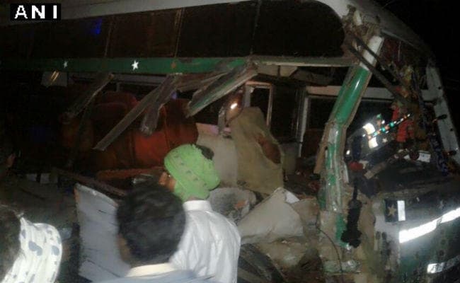 छत्तीसगढ़ में बस और ट्रैक्टर की टक्कर में 4 लोगों की मौत, 26 घायल