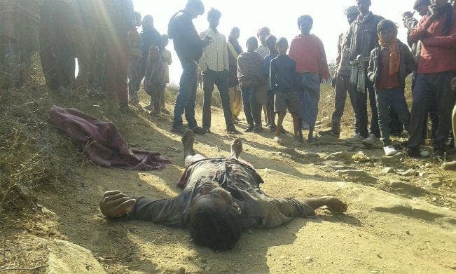 चतरा में माओवादियों ने दो ग्रामीणों की हत्या की चतरा में माओवादियों ने दो ग्रामीणों की हत्या की