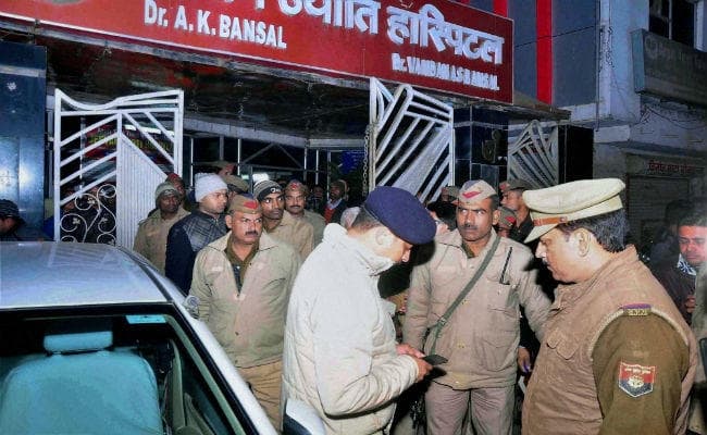 इलाहाबाद में सर्जन की हत्या, शहर में तनाव, प्रदर्शन