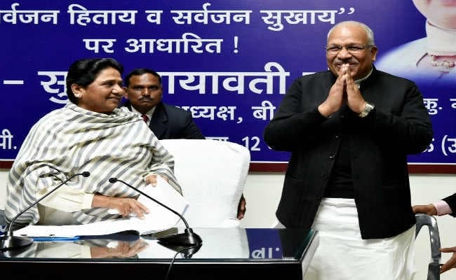 मुलायम के करीबी अंबिका चौधरी बसपा में शामिल, मायावती ने कांग्रेस को दी सलाह सपा से ना करें गठबंधन