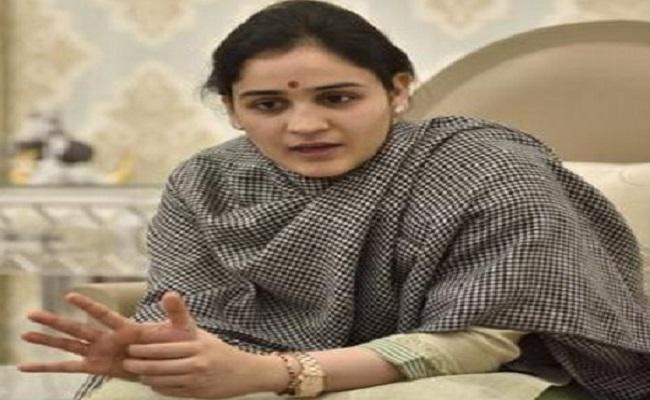 UP Chunav 2022: अखिलेश को बड़ा झटका! बीजेपी में शामिल हो सकती हैं मुलायम सिंह की छोटी बहू अपर्णा