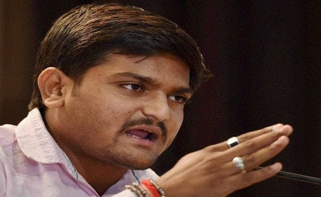 हार्दिक पटेल ने गुजरात के 44 पाटीदार विधायकों को गदहा कहकर फैलायी सियासी सनसनी