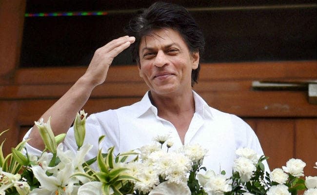 क्या सफलता के लिए अक्षय कुमार के नक्शेकदम पर चलेंगे शाहरुख खान!