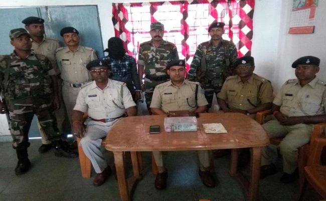 चतरा : लेवी का पैसा पहुंचाने जा रहे उग्रवादी के भाई को पुलिस ने किया गिरफ्तार