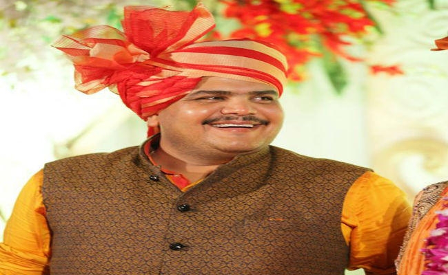 धनबाद के पूर्व डिप्टी मेयर नीरज सिंह की हत्या के मामले में कैमूर के युवक को ले गयी वहां की पुलिस