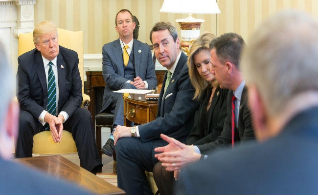 बोले डोनाल्ड ट्रंप- अमेरिका को ऐसी जगह बनाएंगे जहं महिलाएं तरक्की कर सकें