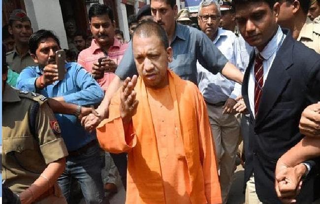 एंटी रोमियो स्क्वायड पर अदालत ने यूपी सरकार से कहा, कानून के तहत काम करें