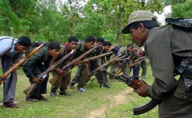 33 नक्सलियों ने किया आत्मसमर्पण