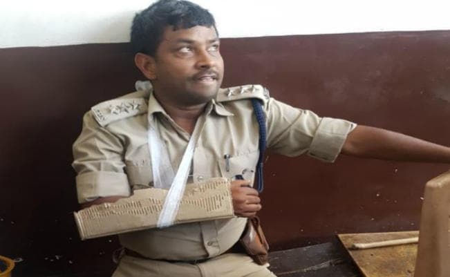 बोकारो के साड़म बाजार में दो पक्षों में तनाव, झड़प में डीएसपी का टूटा हाथ