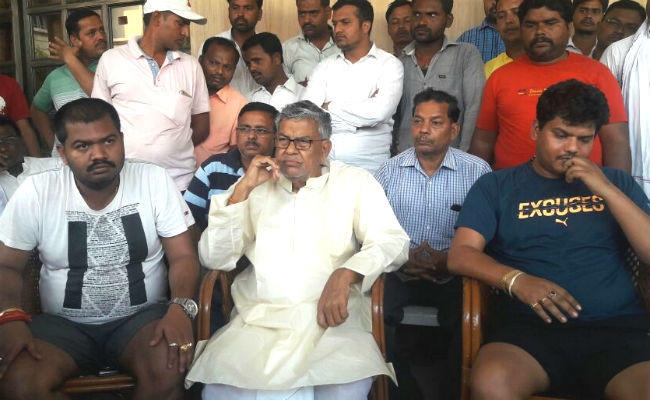नीरज हत्याकांड मामले में रघुवर दास से मिल सकते हैं पूर्व मंत्री बच्चा सिंह