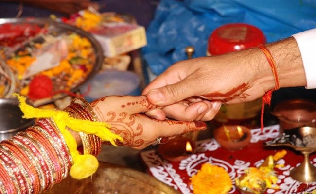 बरात में डीजे नहीं लाने पर मारपीट कर बरातियों को भगाया, दूसरे लड़के से कर दी बेटी की शादी