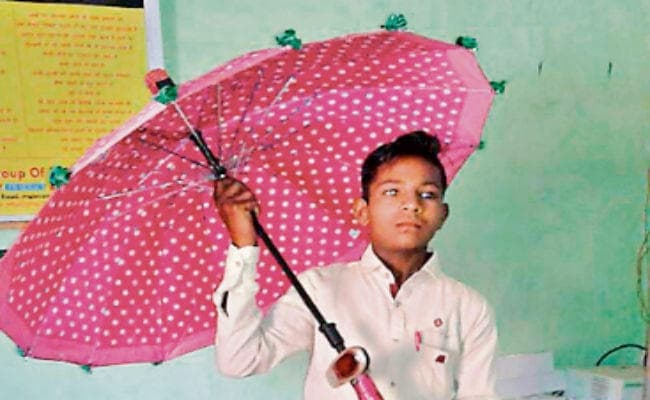 इनोवेशन : पिता को भीगते देख बनाया स्मार्ट छाता