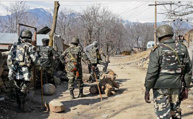 छत्तीसगढ़ में नक्सलियों ही नहीं कई और दुश्मनों से भी लड़ रहे हैं सीआरपीएफ के जवान