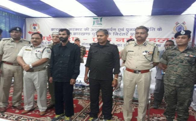 25 लाख के इनामी नक्सली नकुल यादव ने किया सरेंडर, जानें उसके कारनामे
