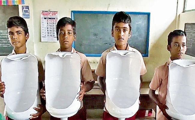 पांच बच्चों ने बनाया यूरिनल्स का अनोखा मॉडल